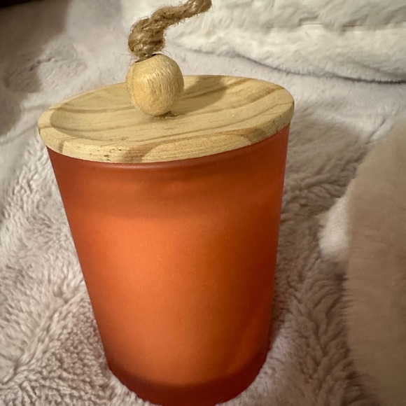 Rose Candle “Above All Things Love” Rose Garden 8 oz 227 gram Never been lit. - Picture 2 of 6